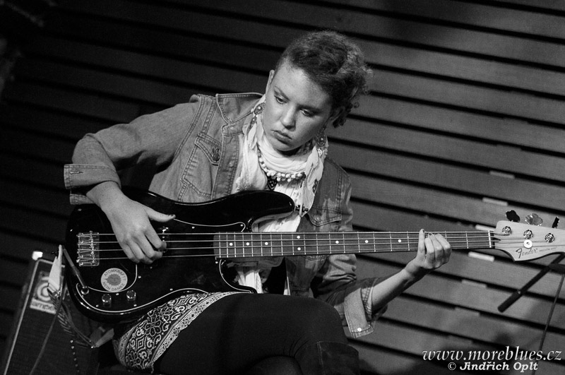 GIRLS WITH GUITARS_68
