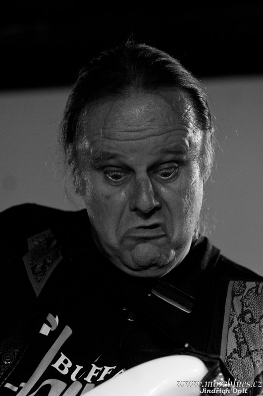 WALTER TROUT_081