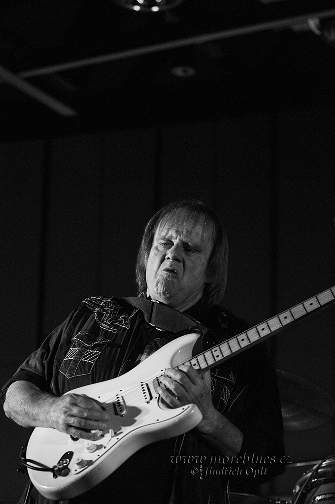 WALTER TROUT_027
