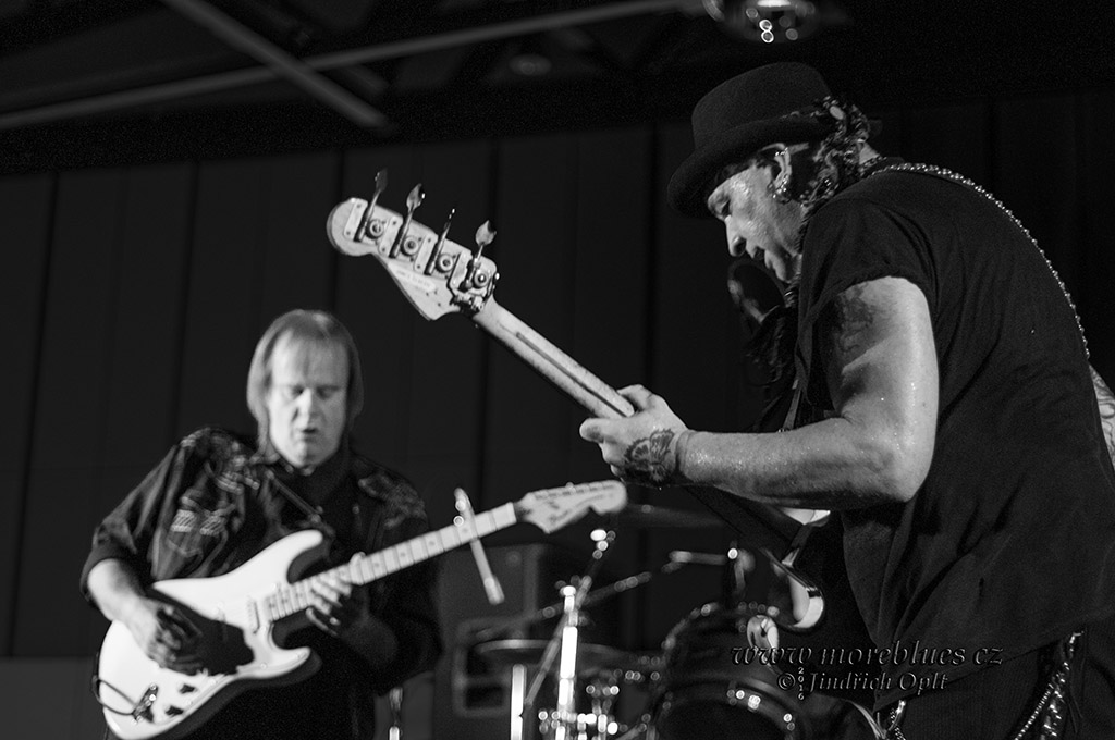 WALTER TROUT_043