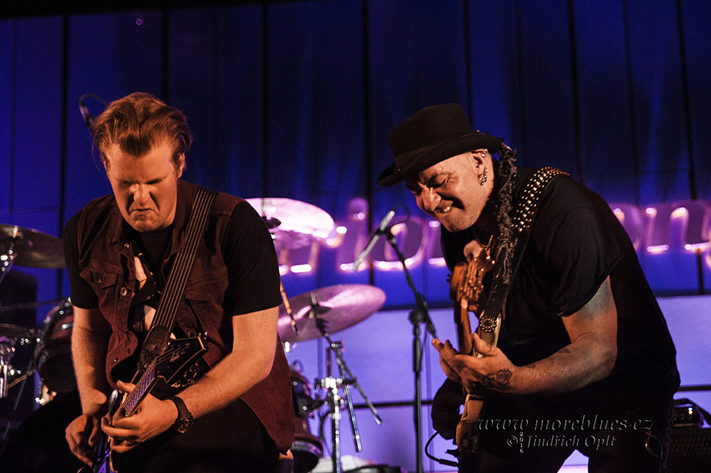 WALTER TROUT_072
