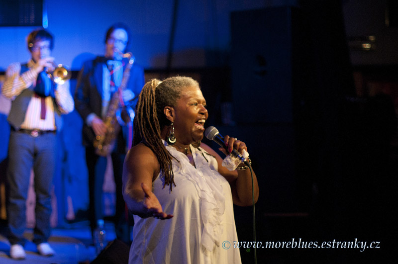 SHARON LEWIS & JAN KOŘÍNEK AND GROOVE_109.jpg