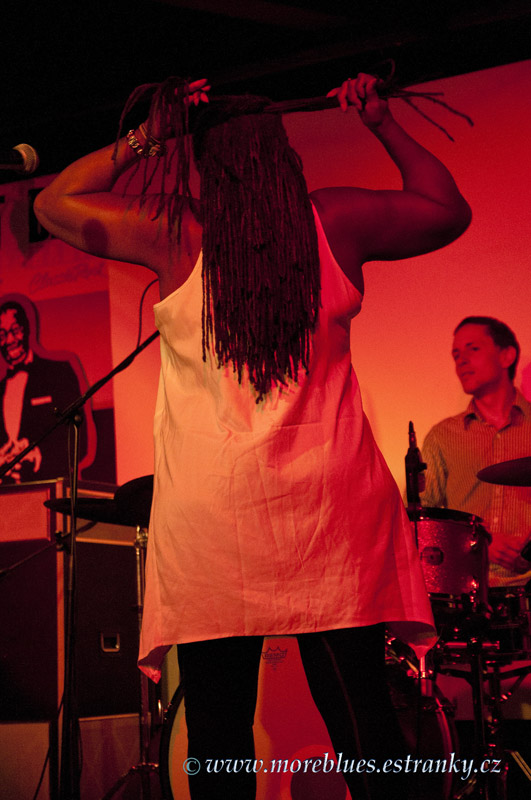 SHARON LEWIS & JAN KOŘÍNEK AND GROOVE_123.jpg