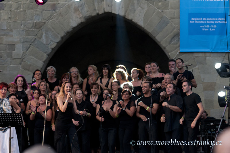 LAST STANDING & LEAN ON ME GOSPEL CHOIR_03.jpg