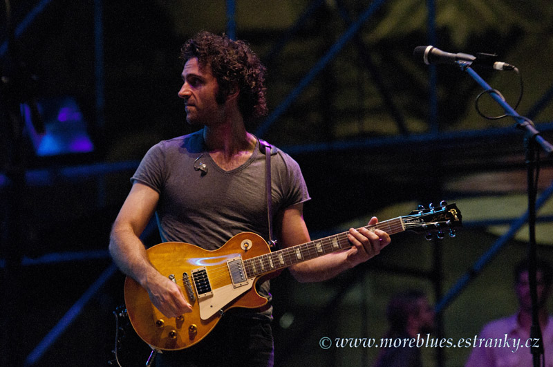 DWEEZIL ZAPPA PLAYS ZAPPA_03.jpg