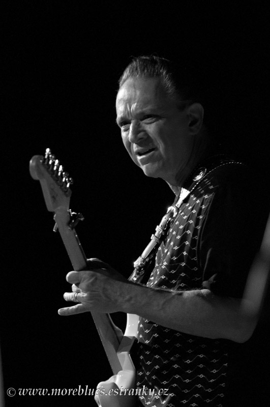 JIMMIE VAUGHAN_13.jpg