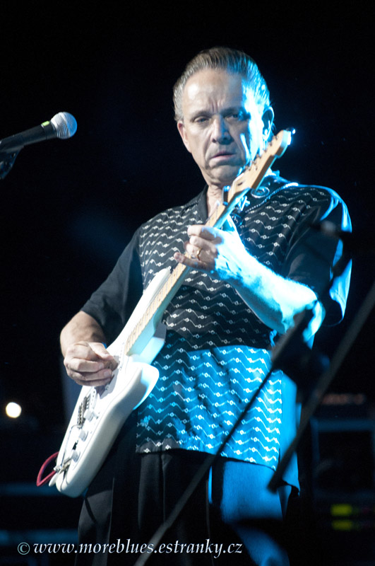 JIMMIE VAUGHAN_31.jpg