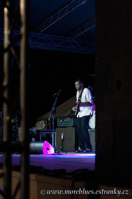 ROBERT CRAY BAND_14.jpg