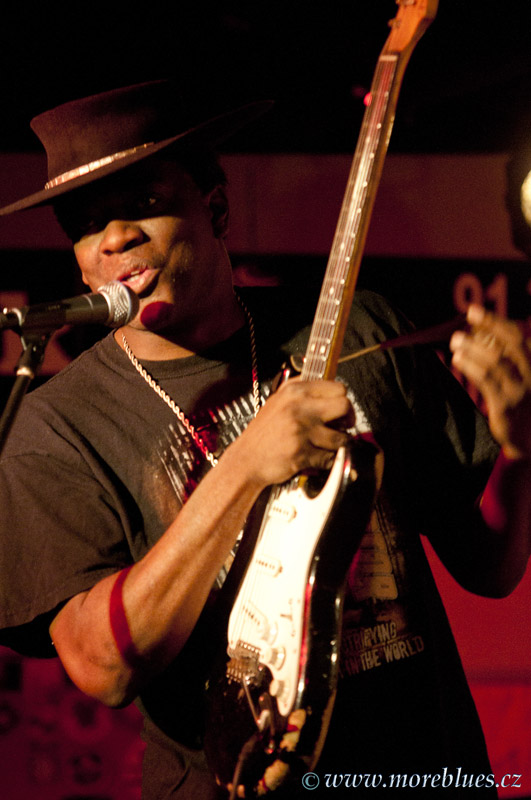 CARVIN JONES BAND_04