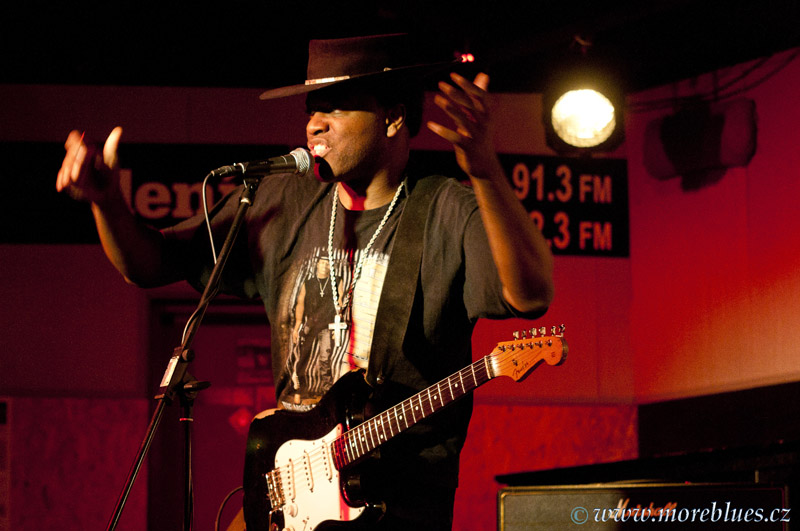 CARVIN JONES BAND_05