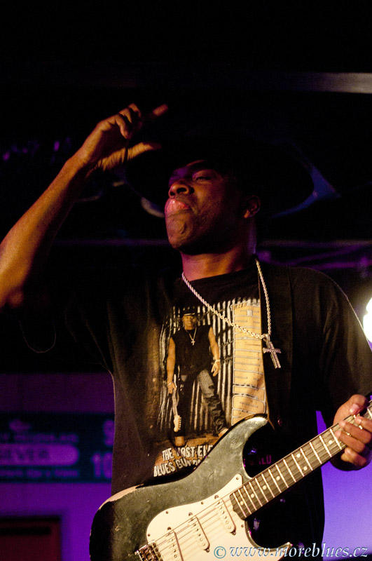 CARVIN JONES BAND_13