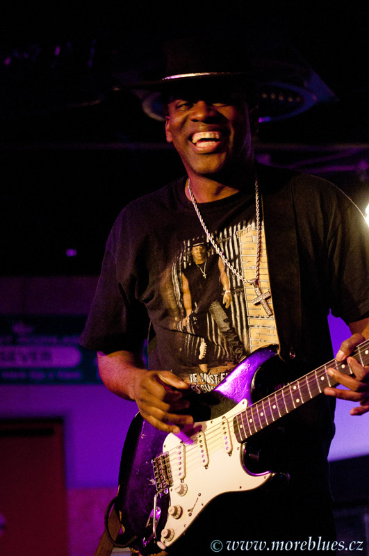 CARVIN JONES BAND_14