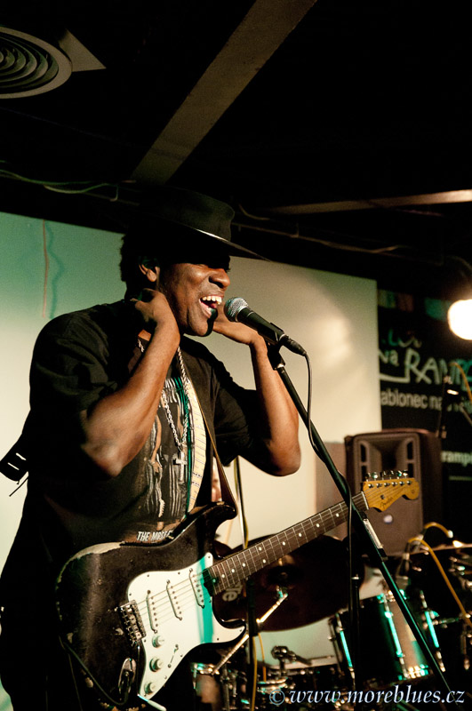 CARVIN JONES BAND_35