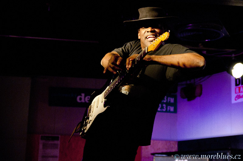 CARVIN JONES BAND_39