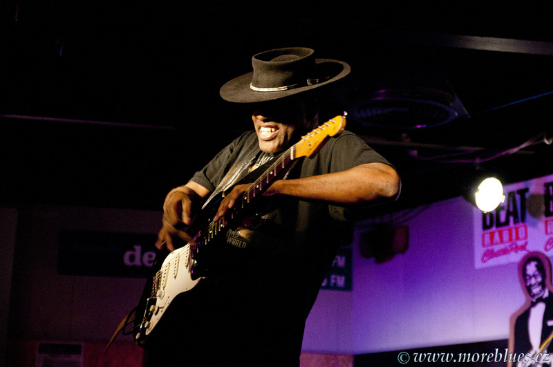 CARVIN JONES BAND_40