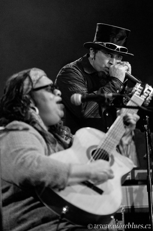 KAREN CARROLL & MISSISSIPPI GRAVE DIGGERS_19