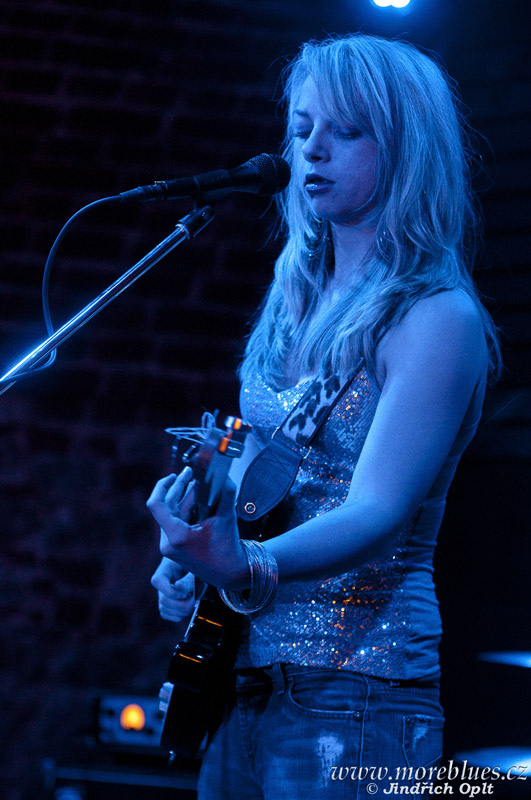 GIRLS WITH GUITARS_08