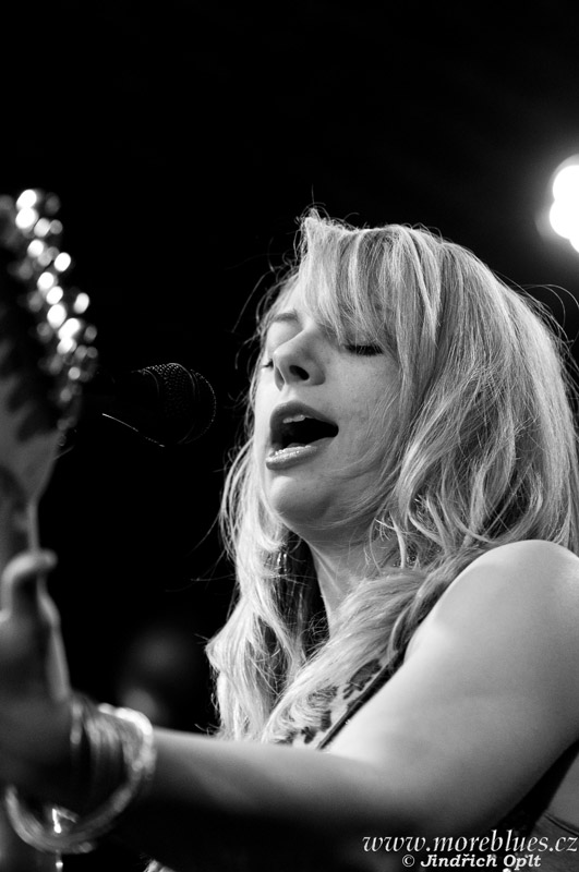 GIRLS WITH GUITARS_10