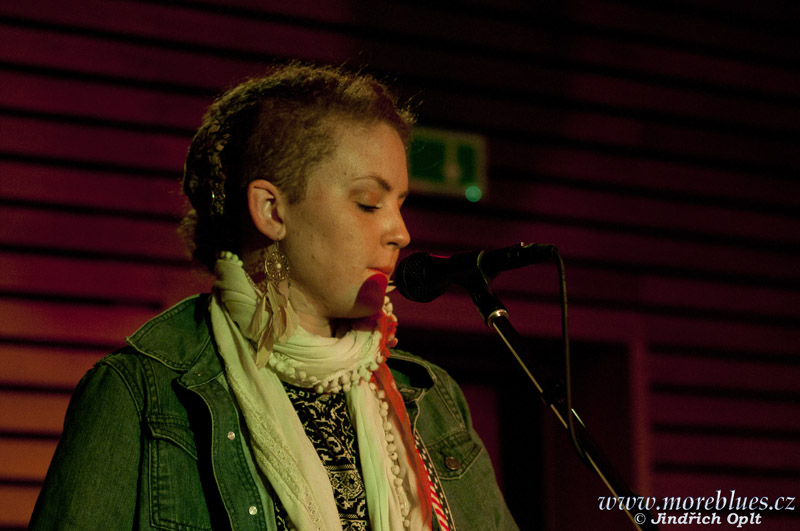 GIRLS WITH GUITARS_15