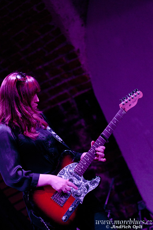 GIRLS WITH GUITARS_22