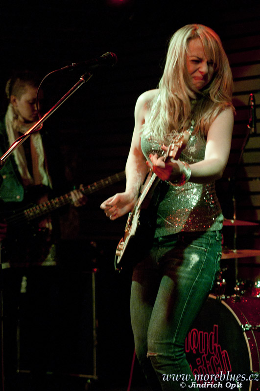 GIRLS WITH GUITARS_44