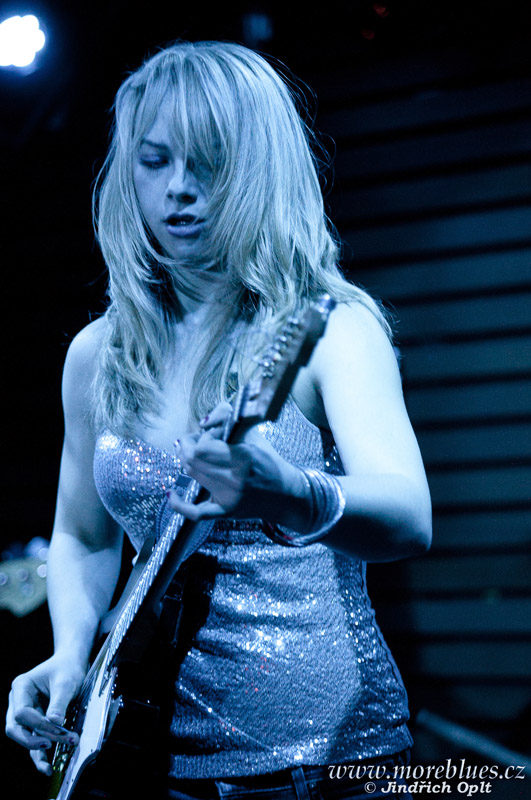 GIRLS WITH GUITARS_46