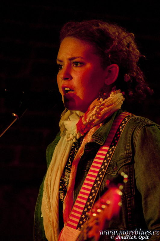 GIRLS WITH GUITARS_51