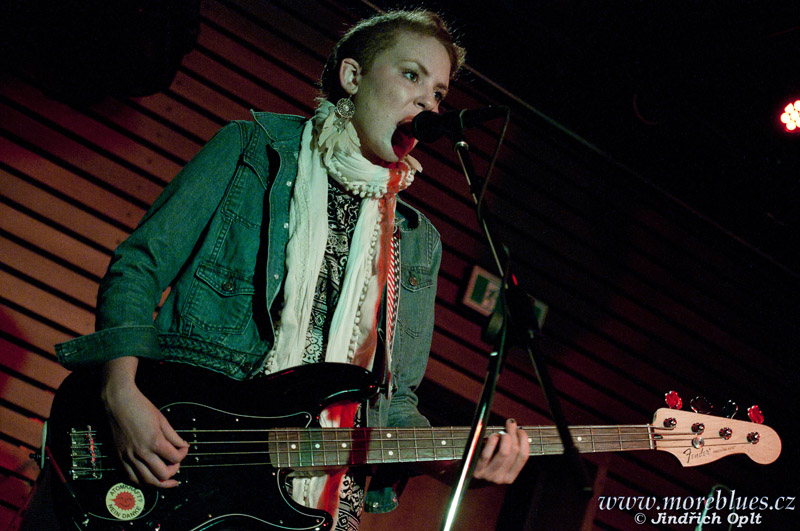 GIRLS WITH GUITARS_54