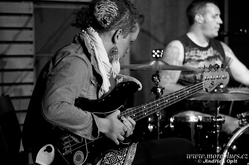 GIRLS WITH GUITARS_65