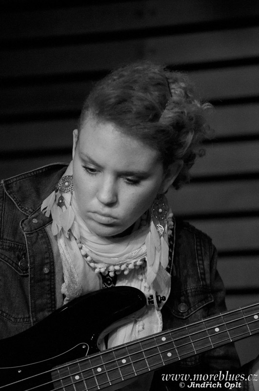 GIRLS WITH GUITARS_73