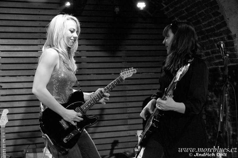 GIRLS WITH GUITARS_86