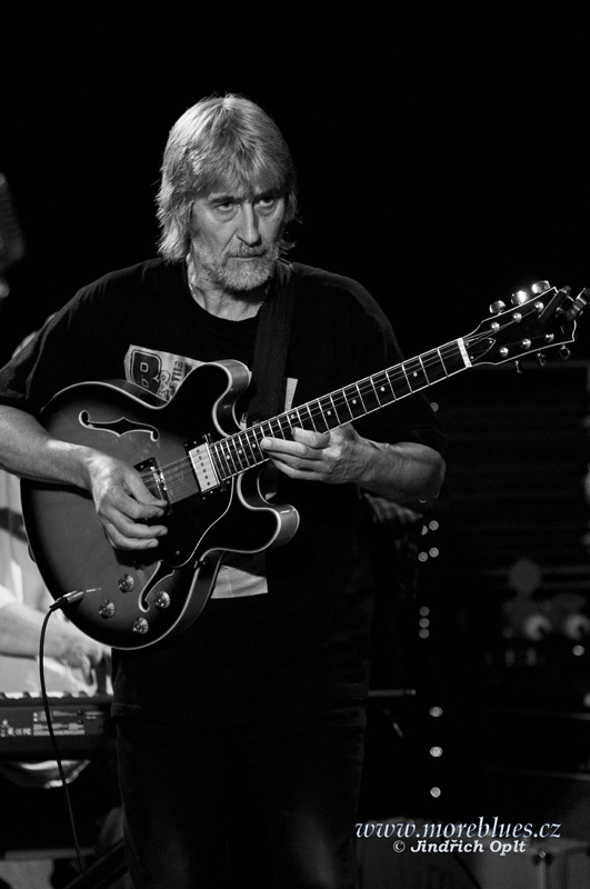 B. & the MoneyMakers_22