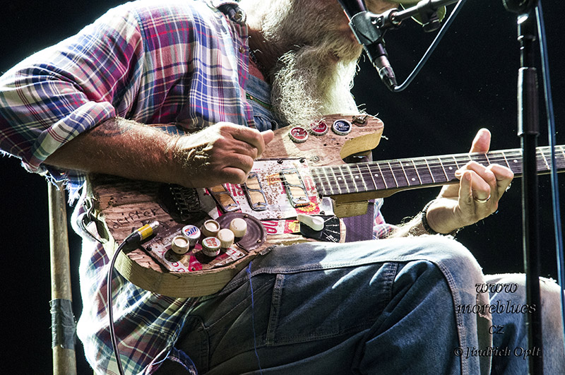 SEASICK STEVE_23