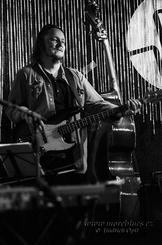 SARAH & THE ADAMS_08