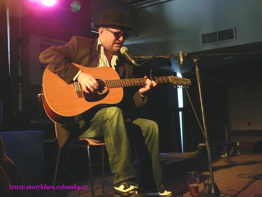 RETRO BLUES 09.jpg