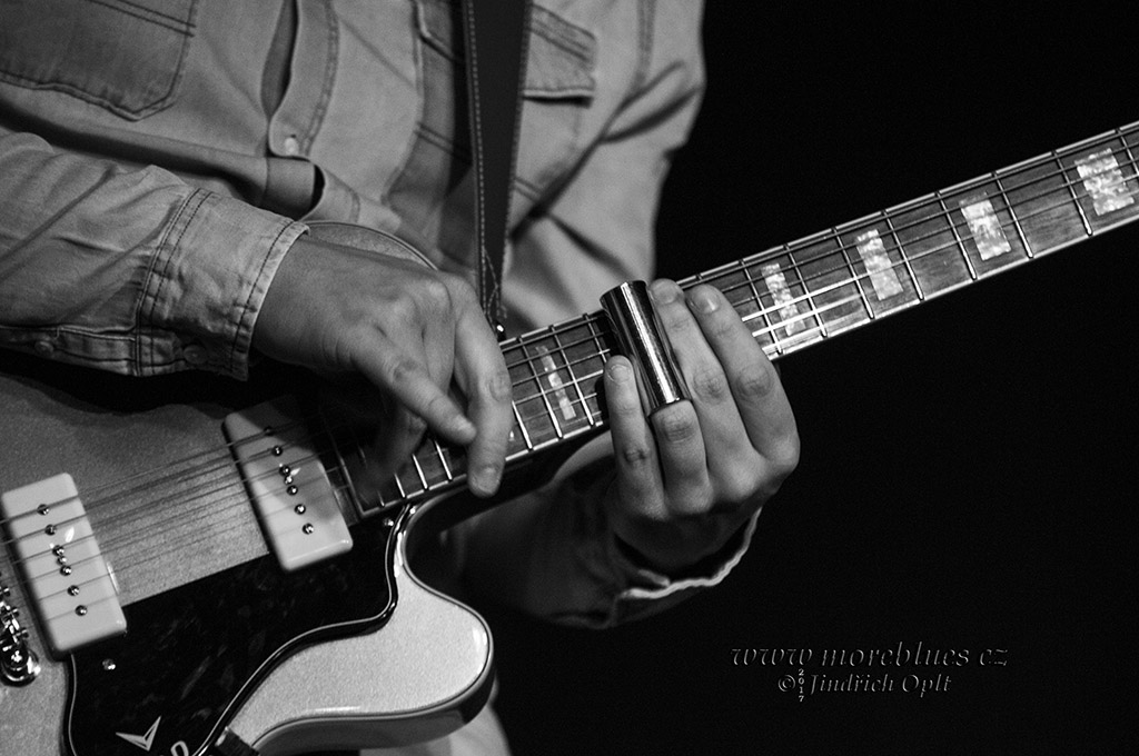 THE BLUESBONES_49