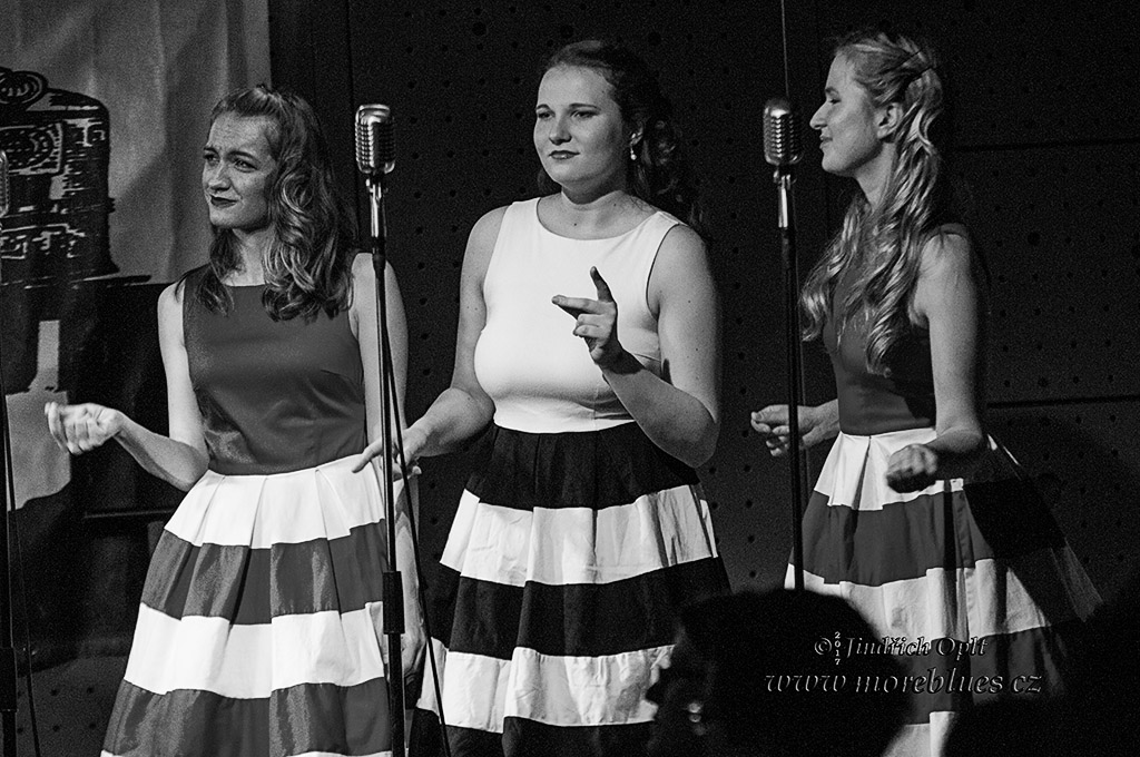 CHARLIE & THE RHYTHM GIRLS_54