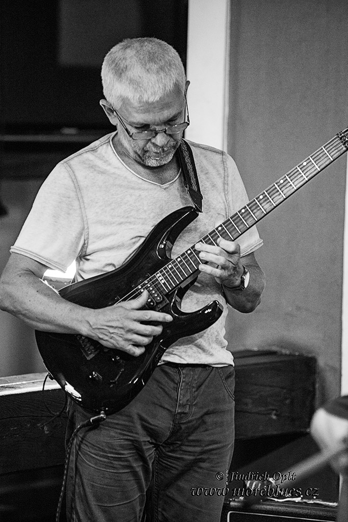 BLUES GROOVE_07