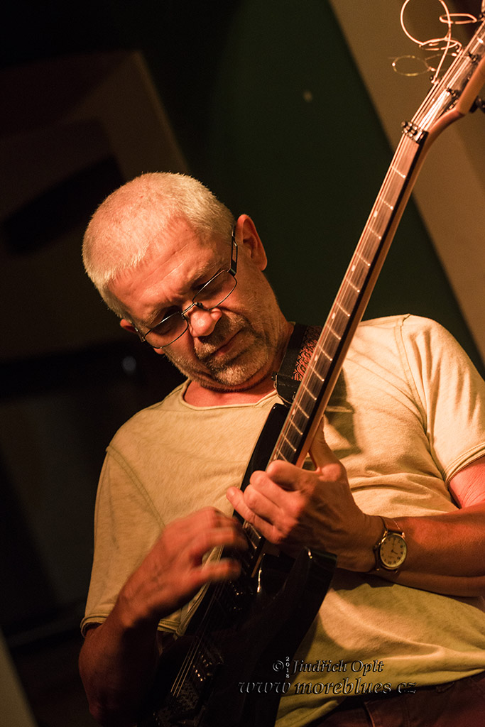 BLUES GROOVE_12