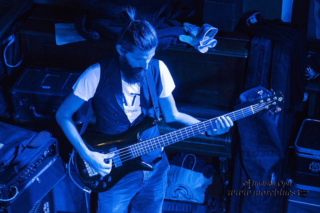 BLUES GROOVE_23