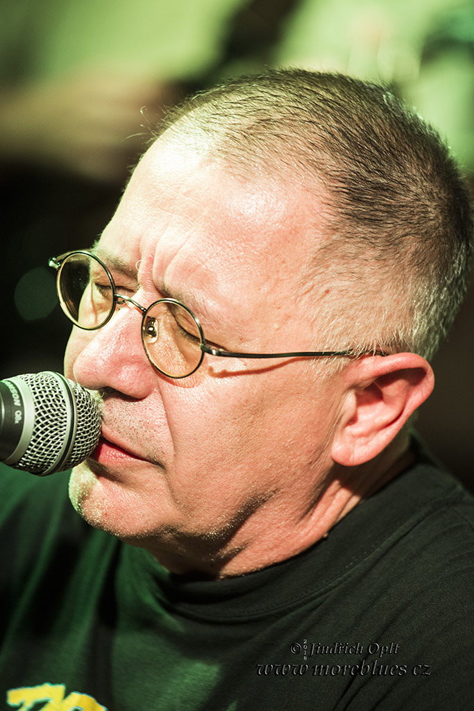 BLUES GROOVE_79