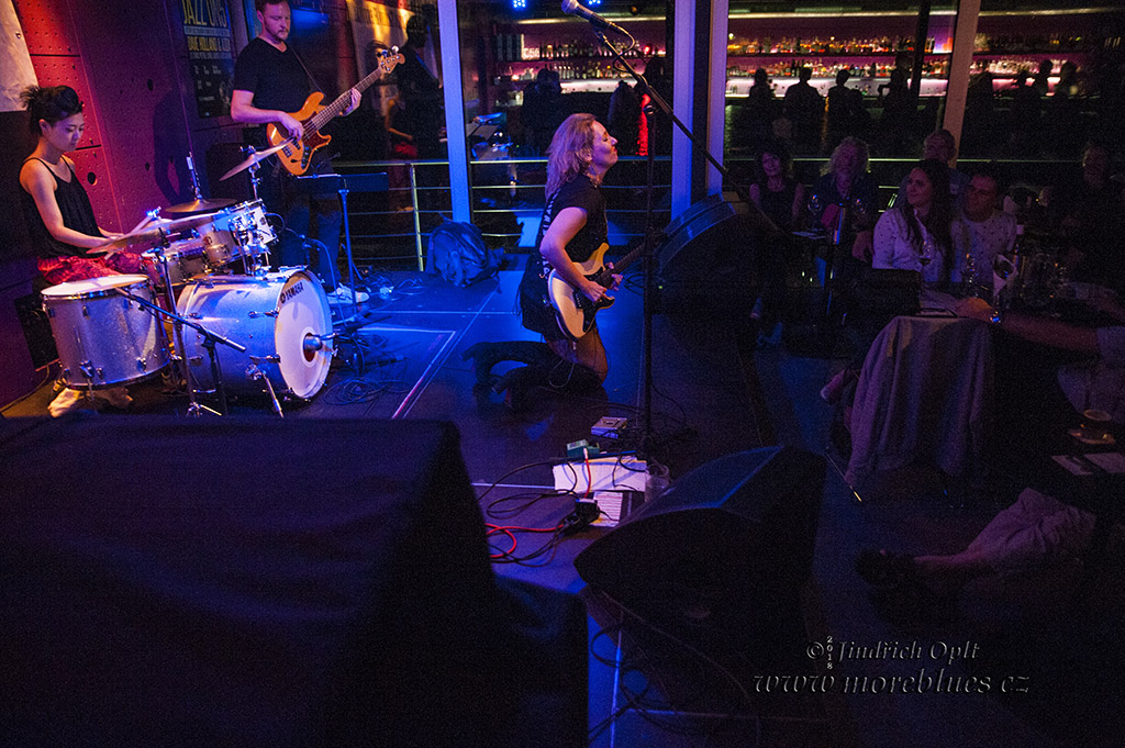 VANESA HARBEK TRIO_100