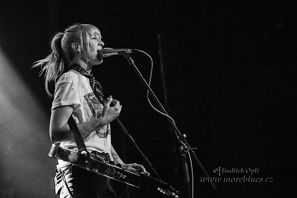 LARKIN POE_09