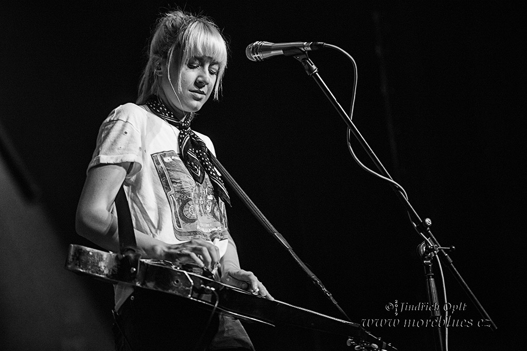 LARKIN POE_23