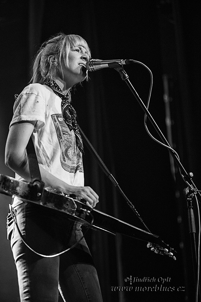 LARKIN POE_36