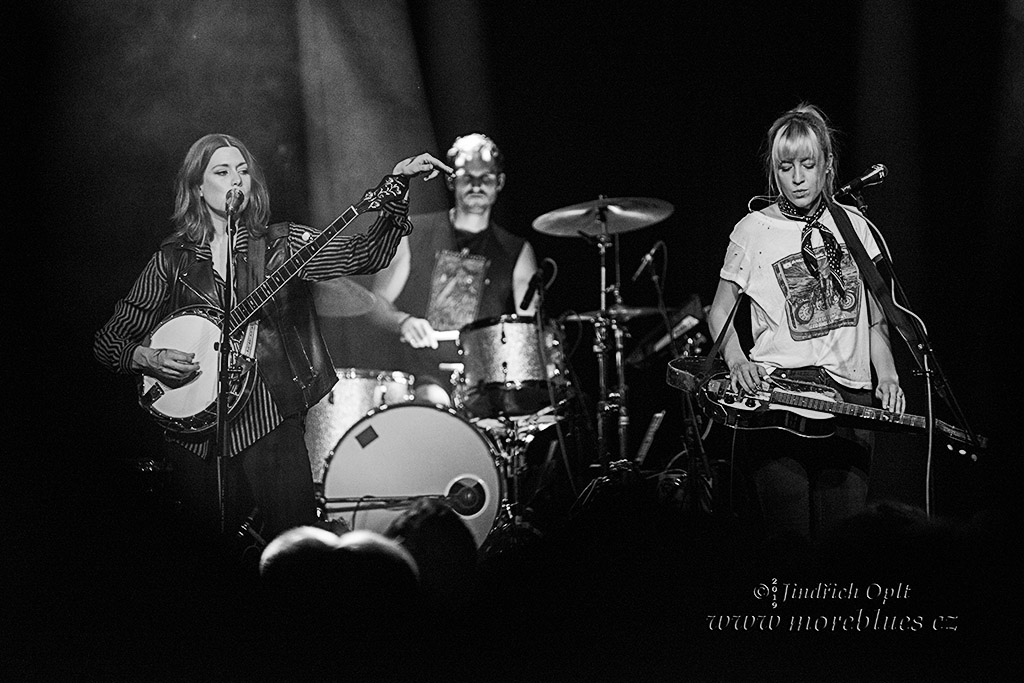 LARKIN POE_76