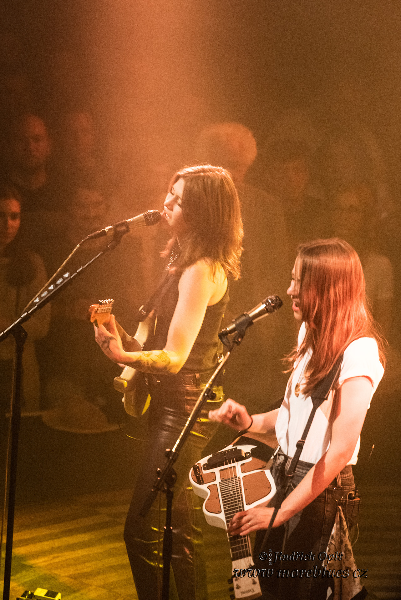 LARKIN POE_144