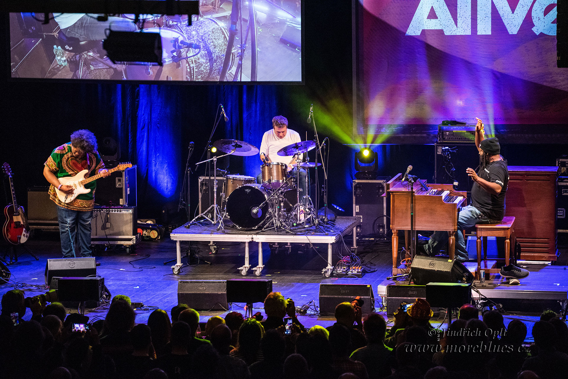 DELVON LAMMAR ORGAN TRIO_28