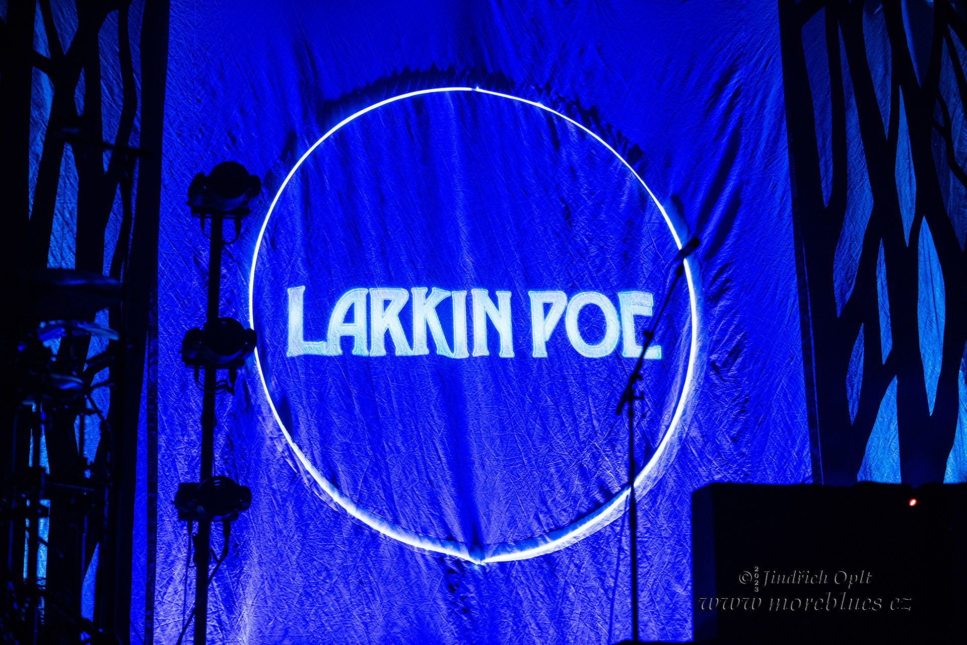 LARKIN POE_001