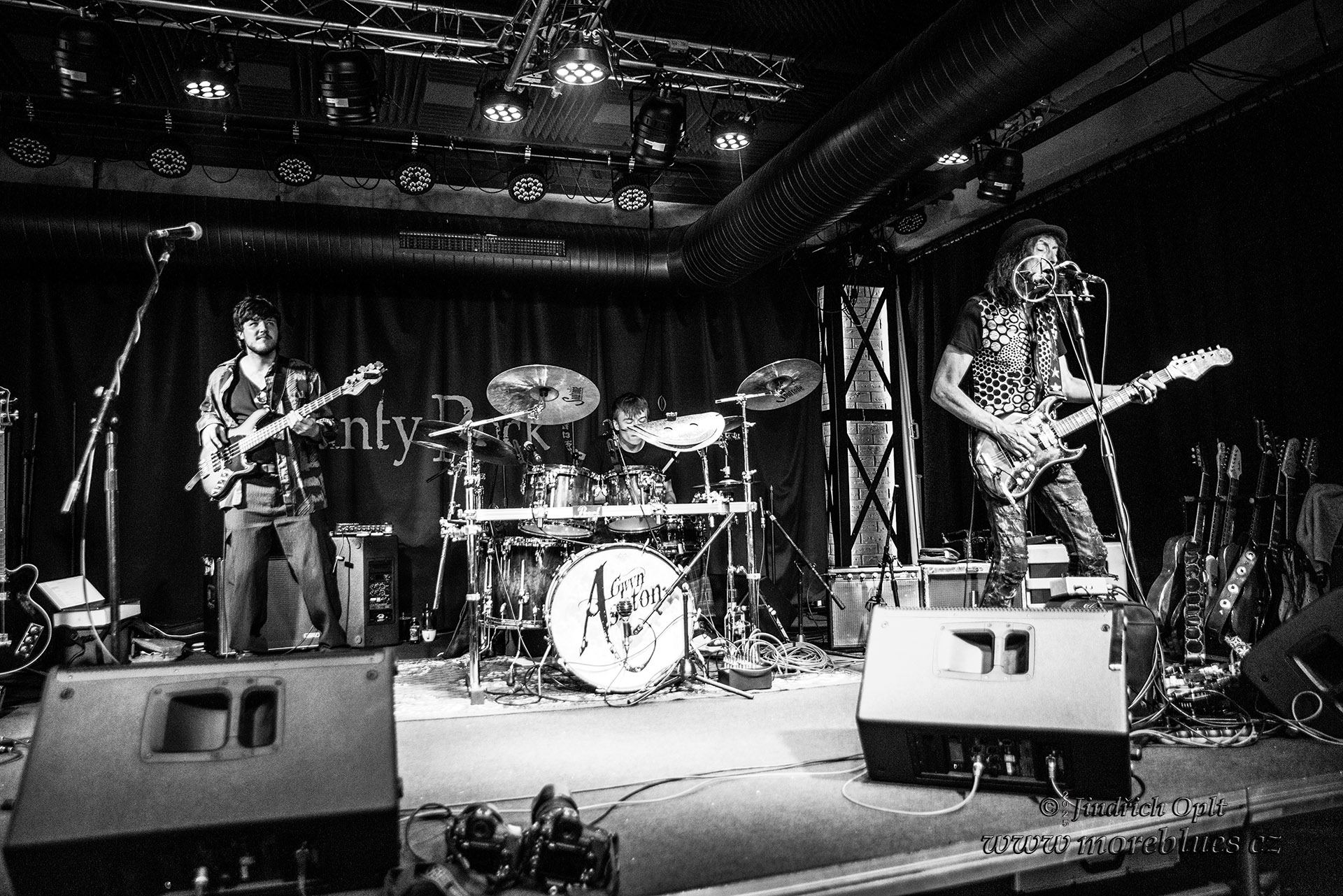 GWYN ASHTON TRIO_002